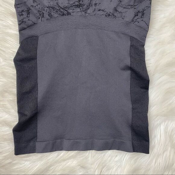 Fabletics Eliza Seamless Tank - Picture 8 of 8